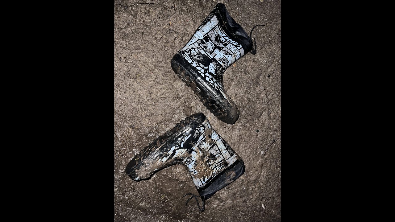 Wellies Star Wars explores the depths of puddles