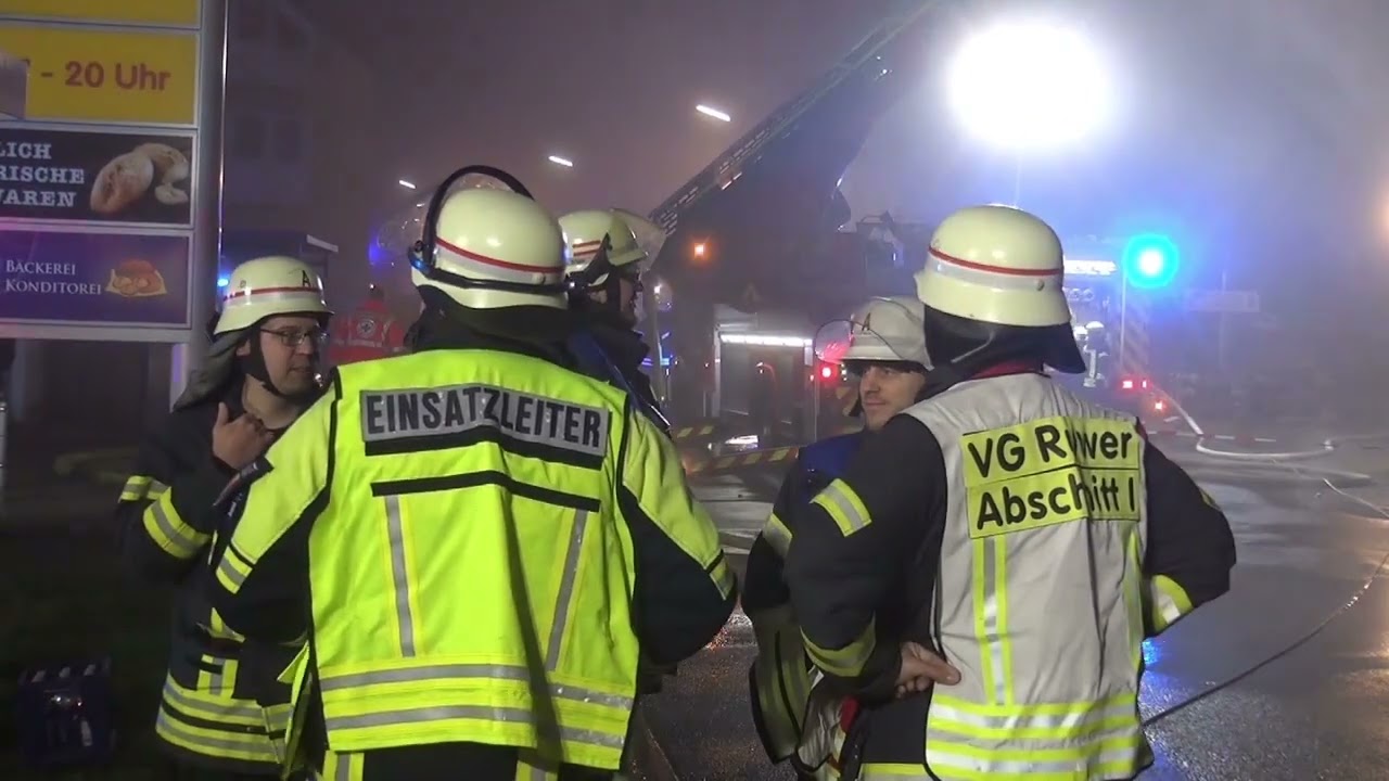 Großeinsatz in Pluwig: Feuer in Mehrfamilienhaus- 22 Menschen betroffen
