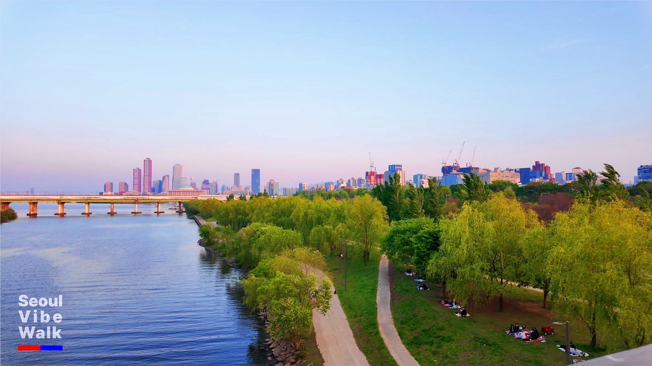 Han River Walk on a Calm Weeknight | Seoul&rsquo;s Peaceful Vibes (4K HDR)
