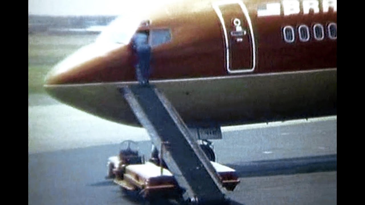 Braniff Boeing 727-227 - 