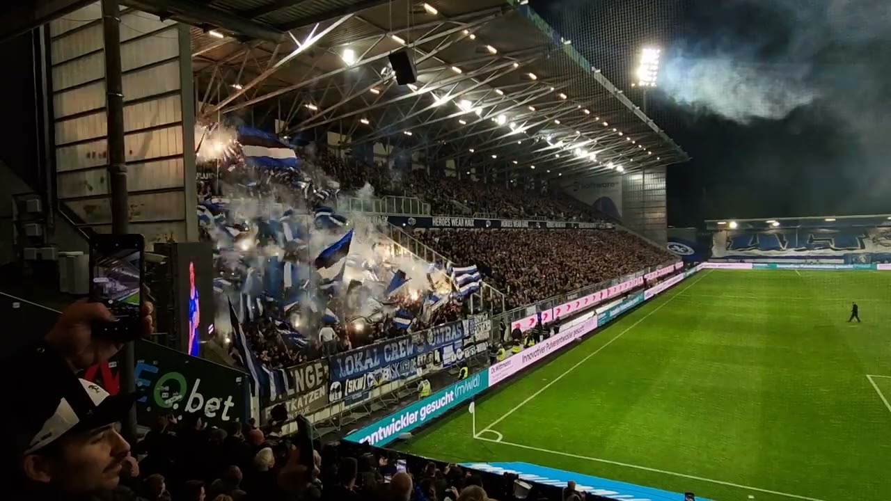 Darmstadt - Arminia Bielefeld 2-2 the players are entering the pitch 01.11.2025 