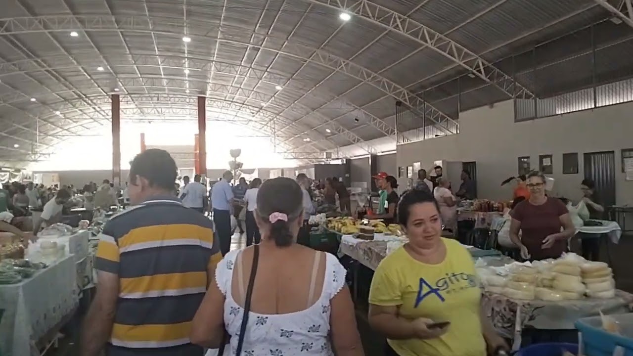 Domingo  15 de Março  dia de feira em Mineiros-Goiás. 