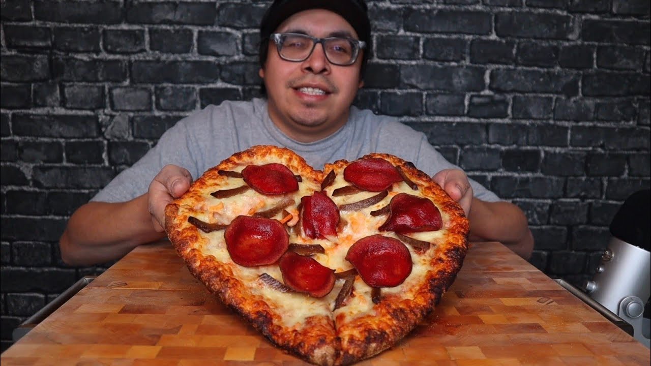 ASMR EATING VALENTINES DAY PIZZA WITH GLEN