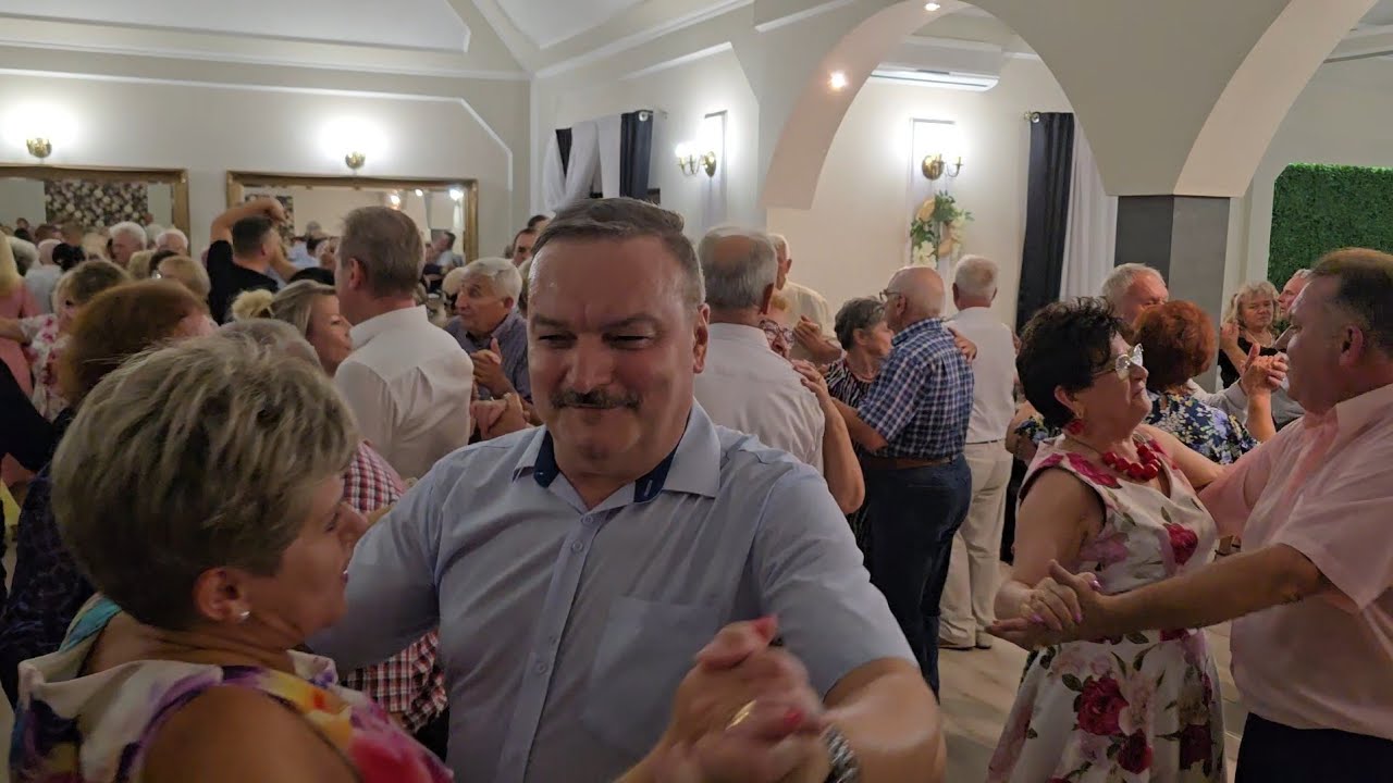 Łzy mi popłynęły na mą PELERYNĘ! - Ten utwór idealnie wpasowuje się w klimat potancówek!