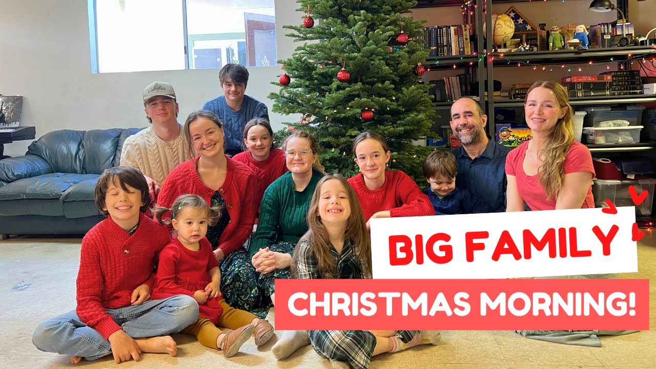 FAMILY OF 12 ❤️ OPENING PRESENTS ✨ CHRISTMAS MORNING!