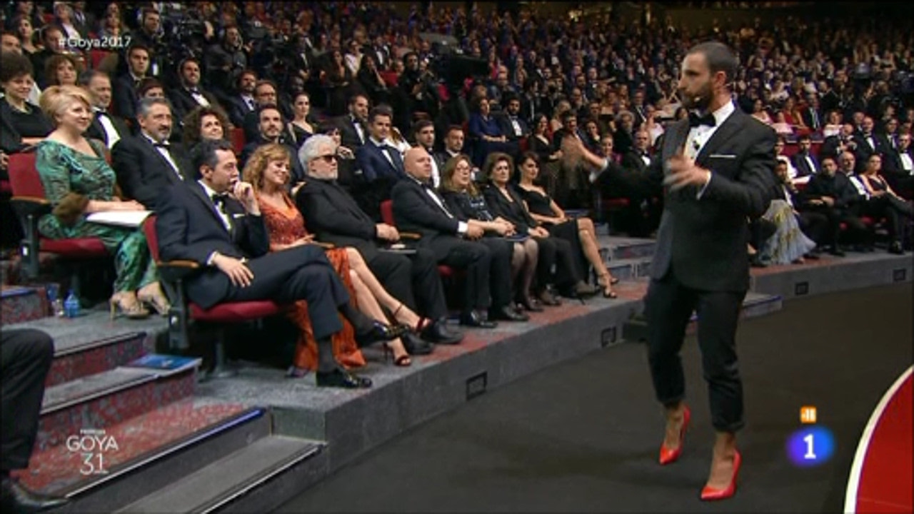 Los tacones rojos de #DaniRovira | #Goya2017