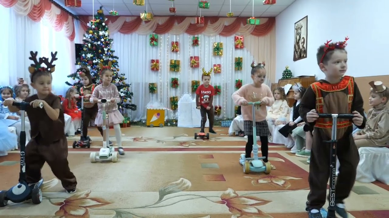 Танець Оленят на самокатах 🦌🦌🦌