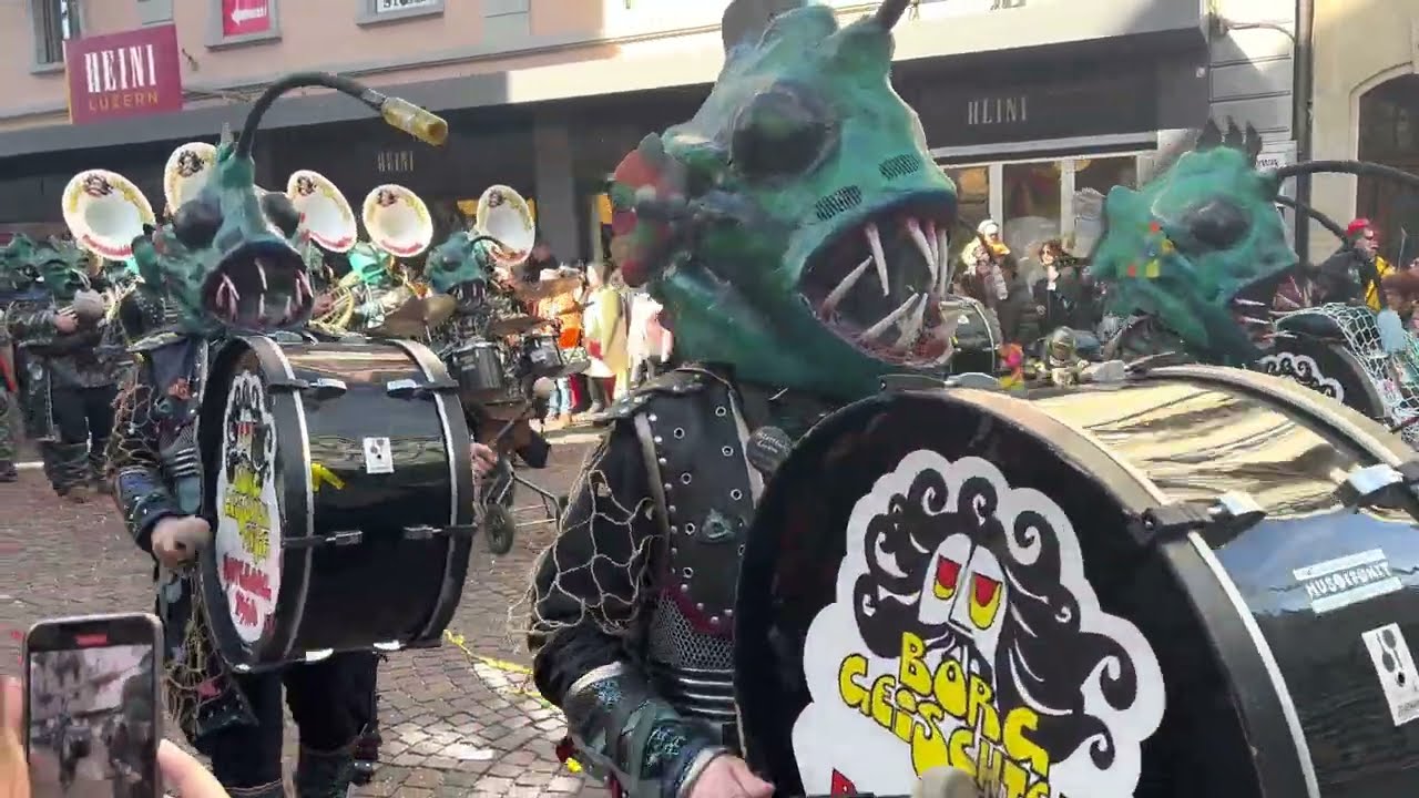 Borggeischter-Musig Roteborg - Fasnacht Luzern 2023 - Einmarsch