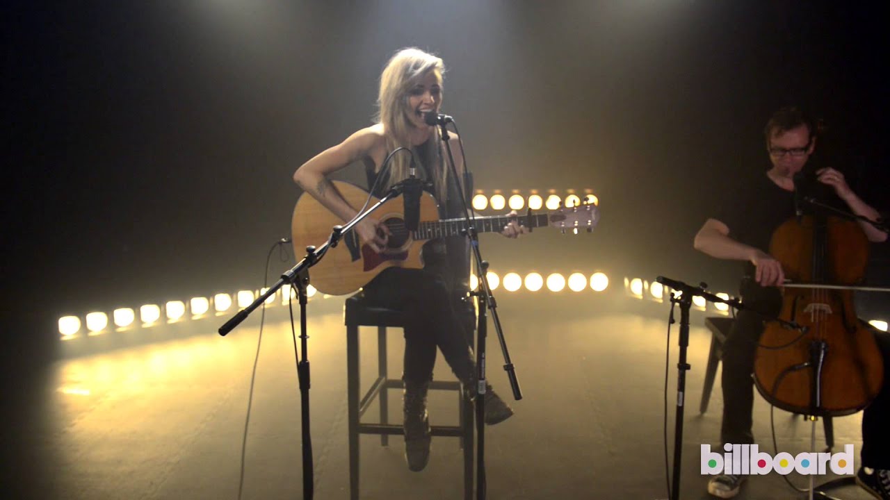 Lights Performs 