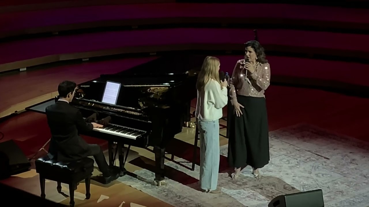 Стефани Джей Блок: Счастливого Рождества, дорогая @ Groton Hill Music Center (6 декабря 2025 г.) ...