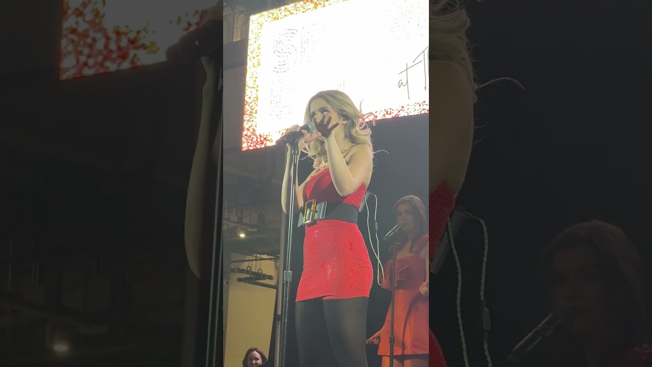 Laura Marano Christmas performance! #lauramarano #austinandally