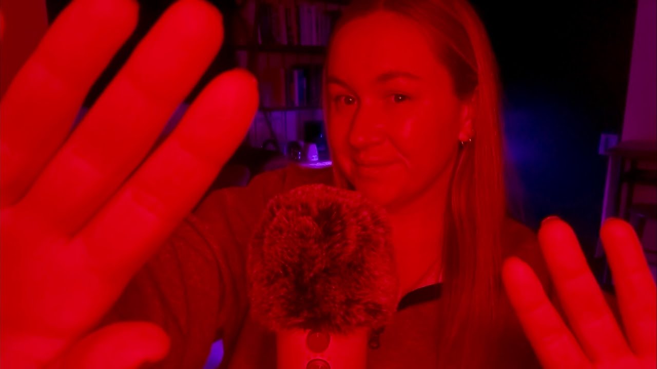 Dark & Sleepy ASMR | Hand movements & tongue clicking ❤️
