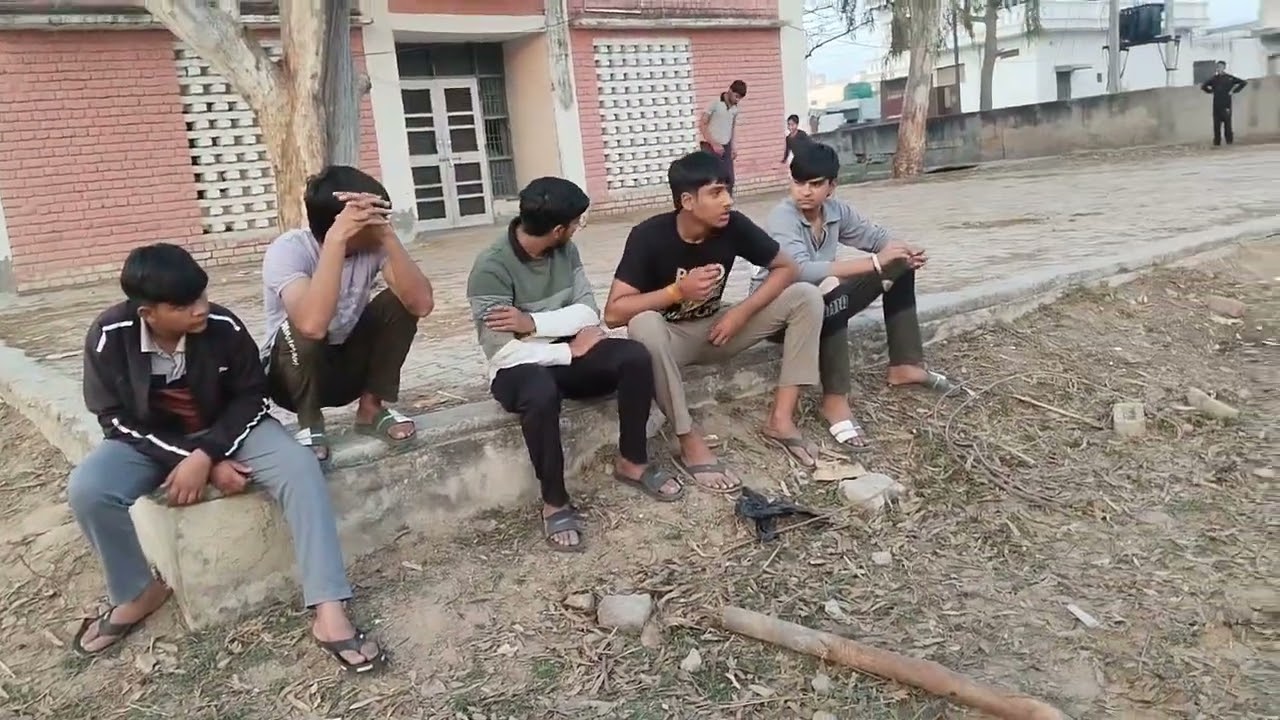 Bache bade Ghande ..🤣