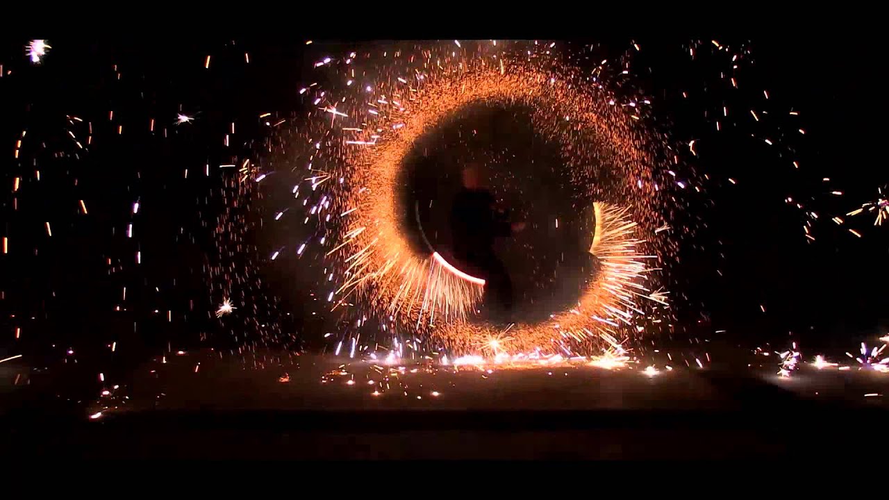 Spectacle de feu, jongleur de feu à Paris