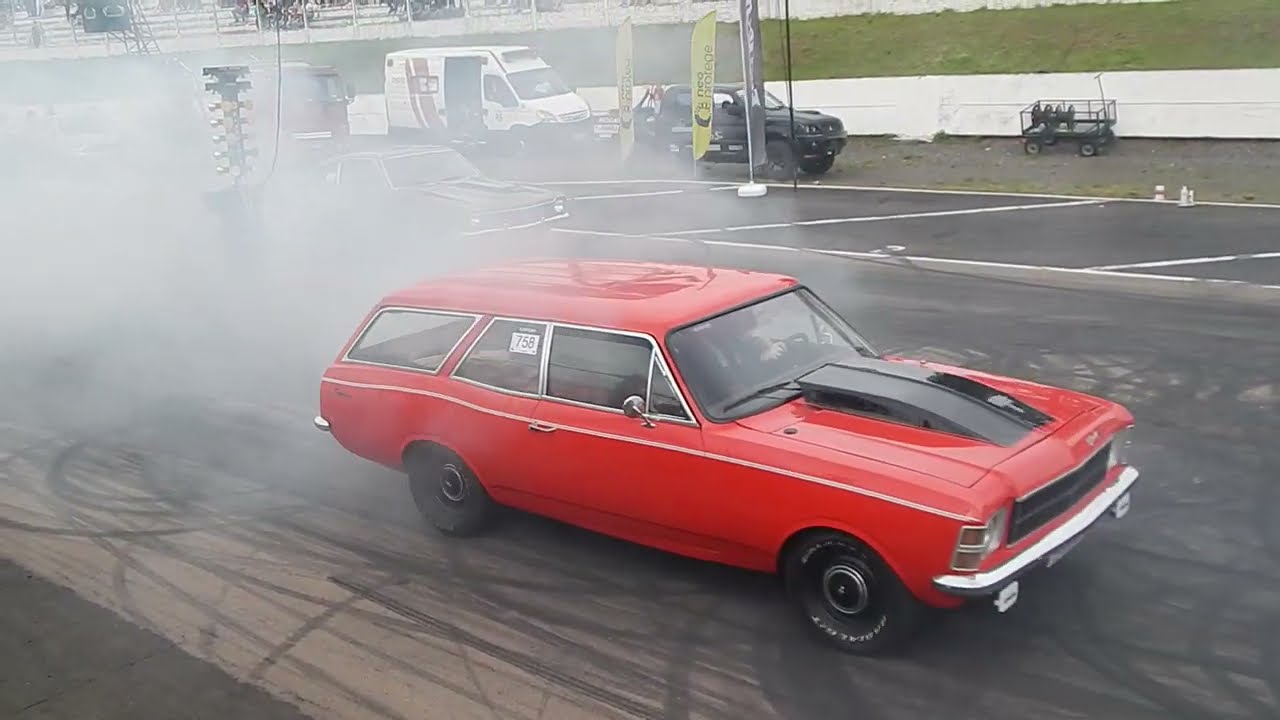 Chevrolet Caravan V8 vs. Ford Maverick V8