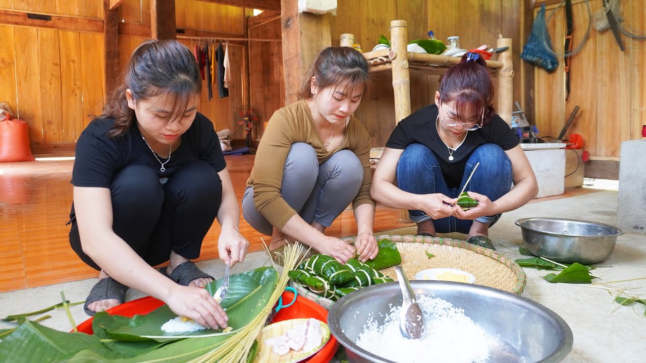 Two Younger Sisters Came To Visit and Packed CHƯNG Cake - Cozy Family Meal | Nhất My Bushcraft