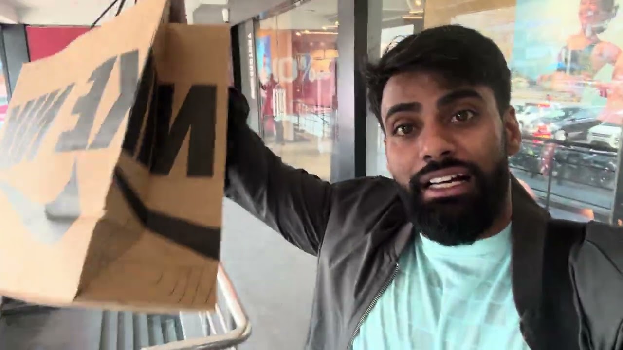 Dubai Jaane Ki Shopping 😍🛍️ | Aur Seedha Dubai Ki Flight Me 😳✈️ | Travel Vlog