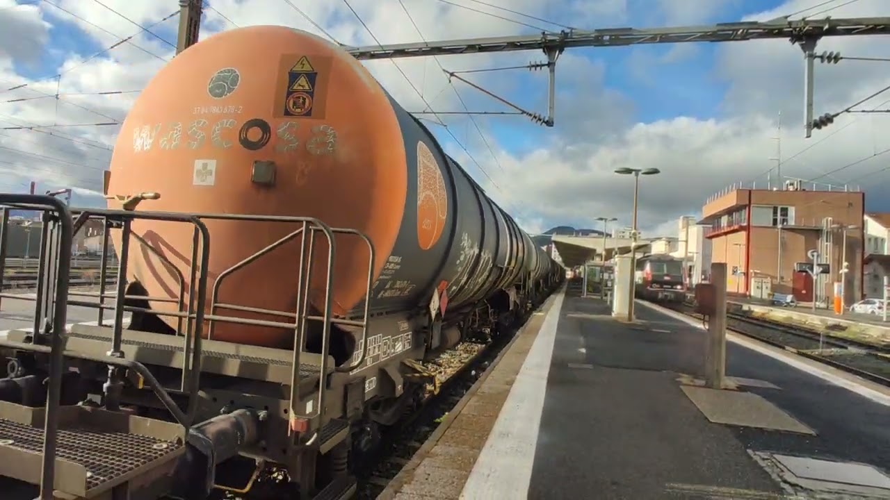 Hexafret en gare de Clermont Ferrand bb 75000 + citernes.