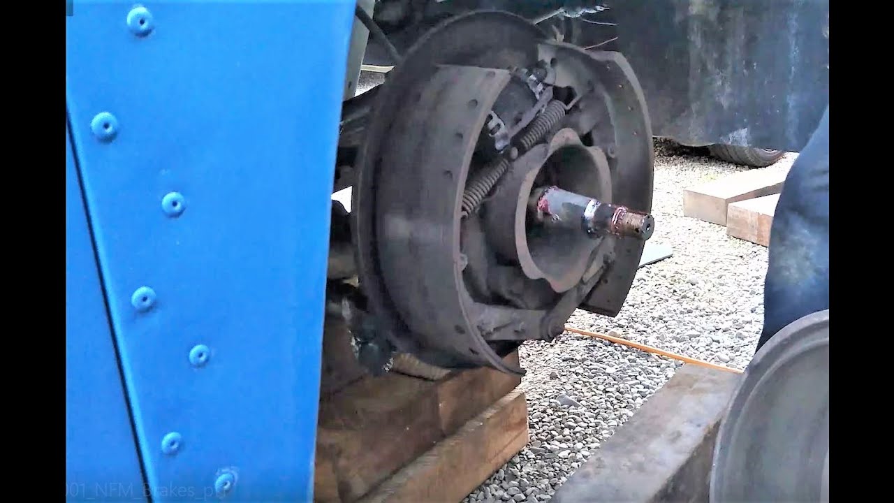 Bedford Bus Front Brakes Rebuild - PULLING IT APPART (Part 1 of 4)