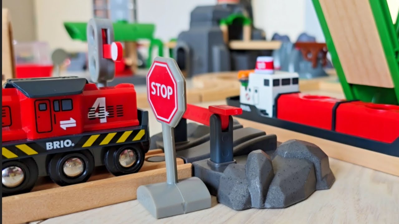 🚂 BRIO Train Track with Cranes, Mountain Tunnel & Big Freight Station! 🚉