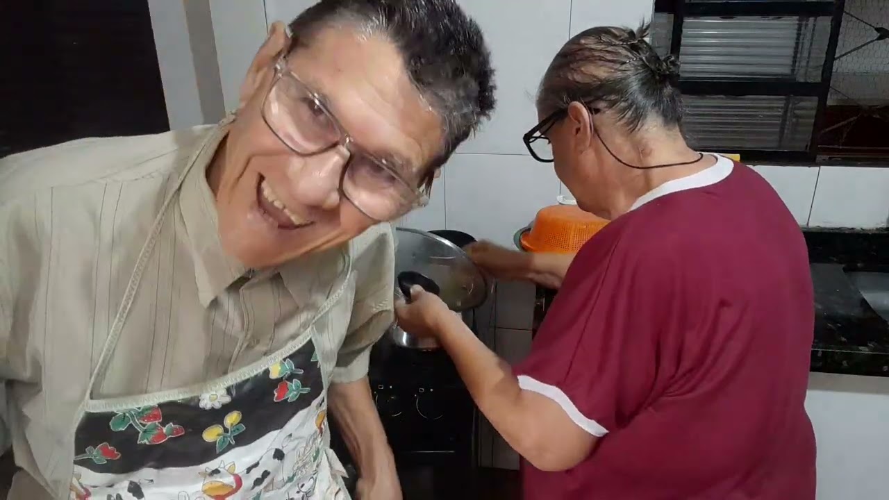 ALMOÇO DA VOVÓ, BISTECA, MACARRÃO E LEGUMES. 