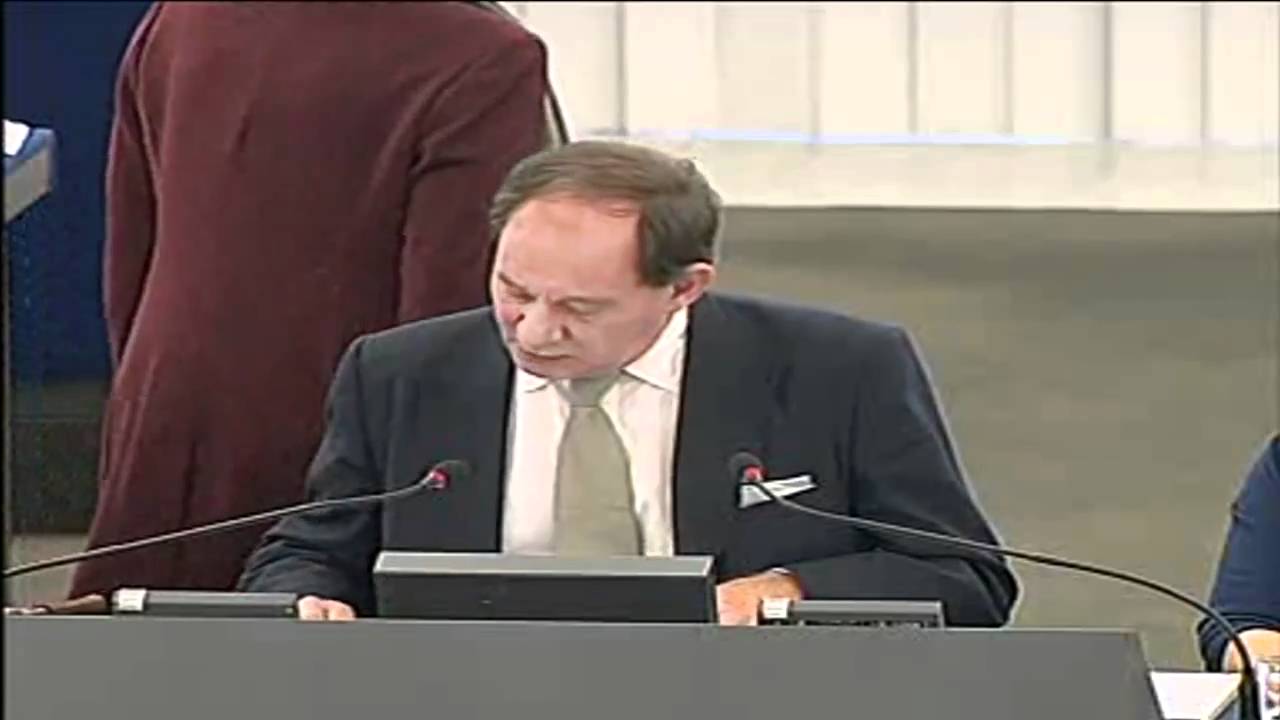Страсбург: Европарламент проголосовал за отстранение Блума от UKIP после его нацистских оскорблений