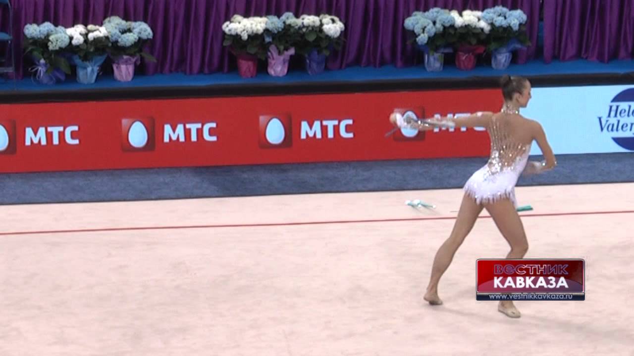 Марина Дурунда. Выступление с булавами