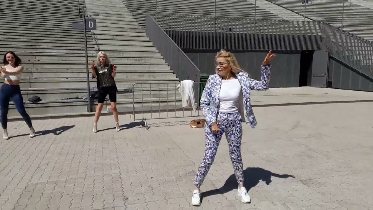 LIAN ROSS - Dance rehearsal with her dancers before the show in Riga, Nostalgia Fest 09.06 2023
