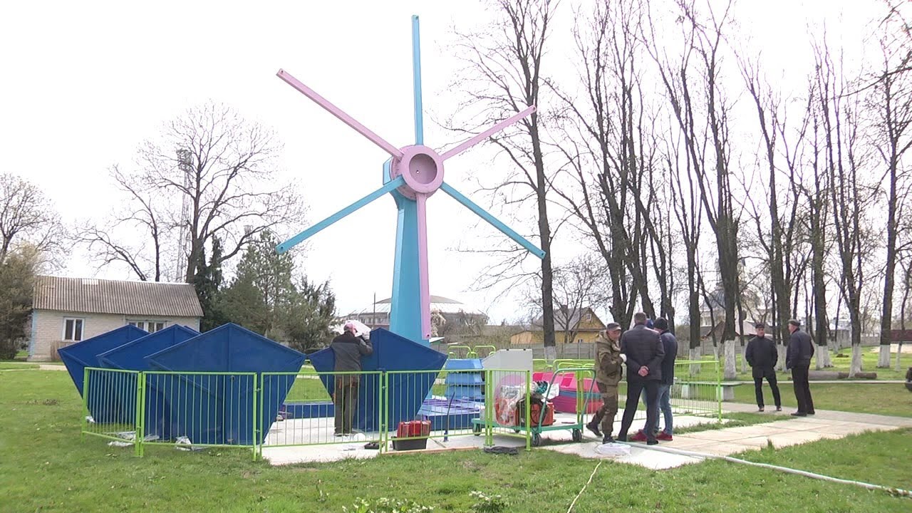 В парке Пинска готовят новый аттракцион - детское колесо обозрения