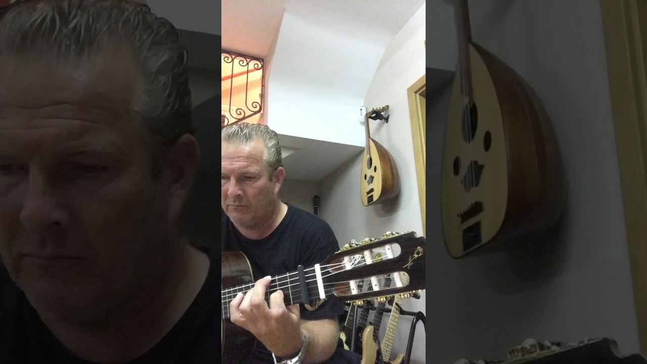 Probando guitarra de Manuel de la Rosa