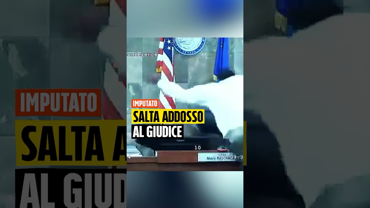 Il giudice gli nega la libert&agrave; vigilata, imputato le salta addosso: il video choc in tribunale