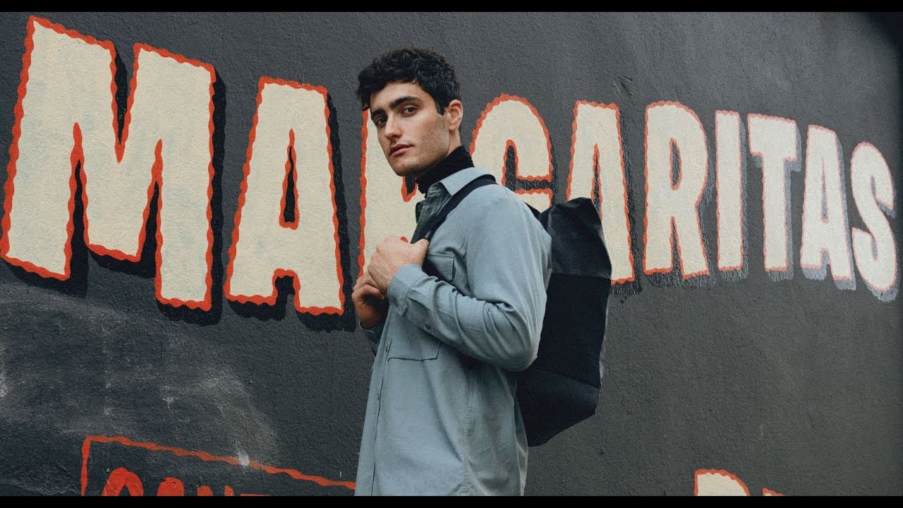 SALZEN Iconic Notch Edition - a Backpack made for Business Rockstars
