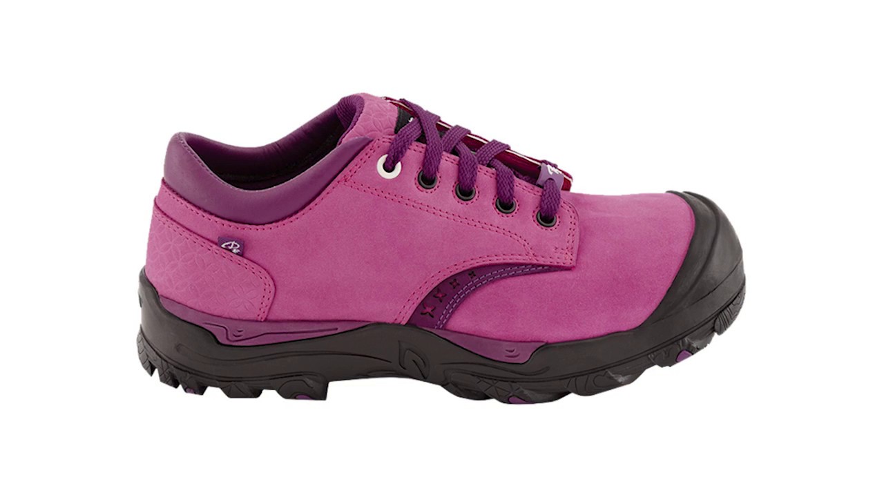 Slip resistant safety shoes for women