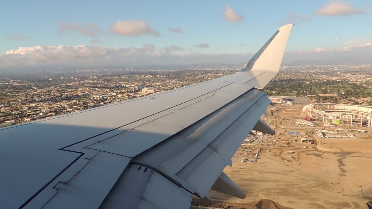 American Eagle (Compass) Embraer ERJ-175 [N206NN] descent and landing in LAX