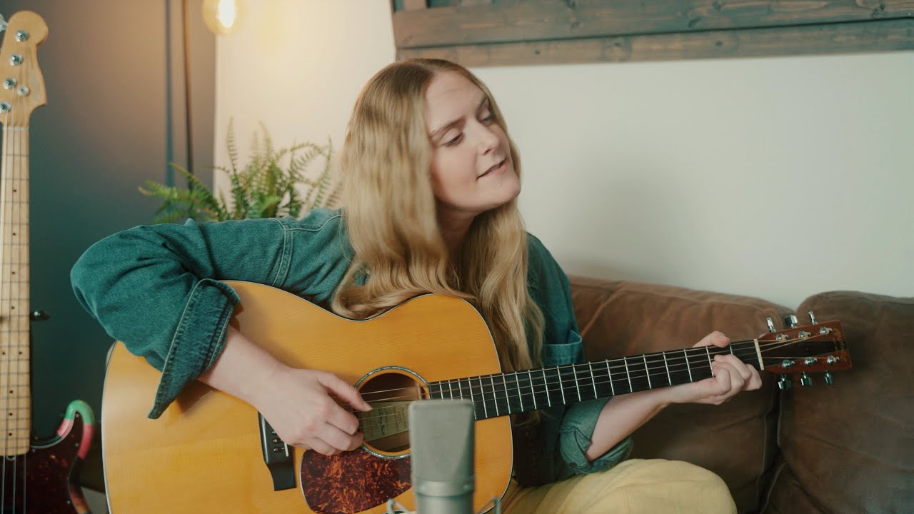 Manchild - Sabrina Carpenter (Acoustic Cover)