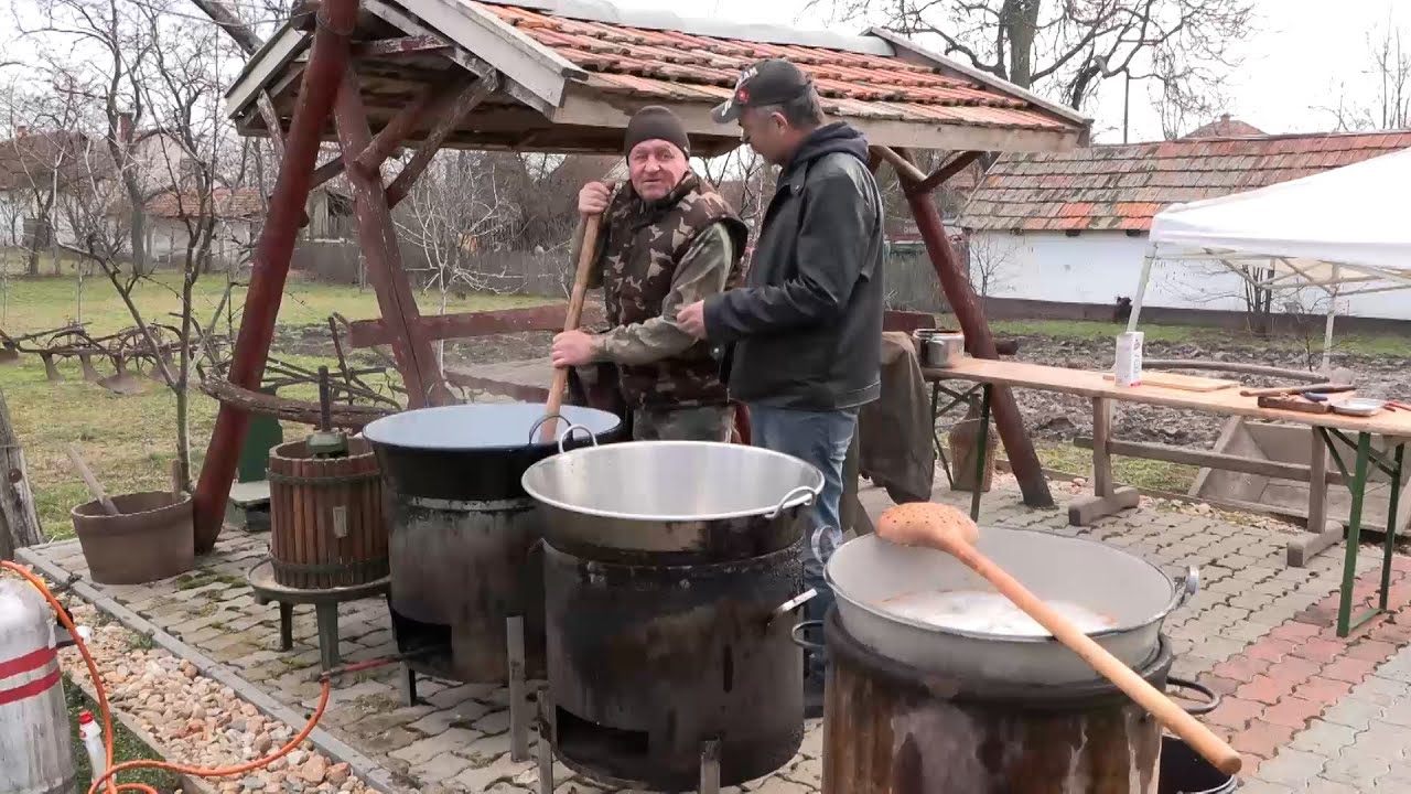 HAGYOMÁNYOS DISZNÓVÁGÁS JÓTÉKONY CÉLLAL JÁSZKISÉREN