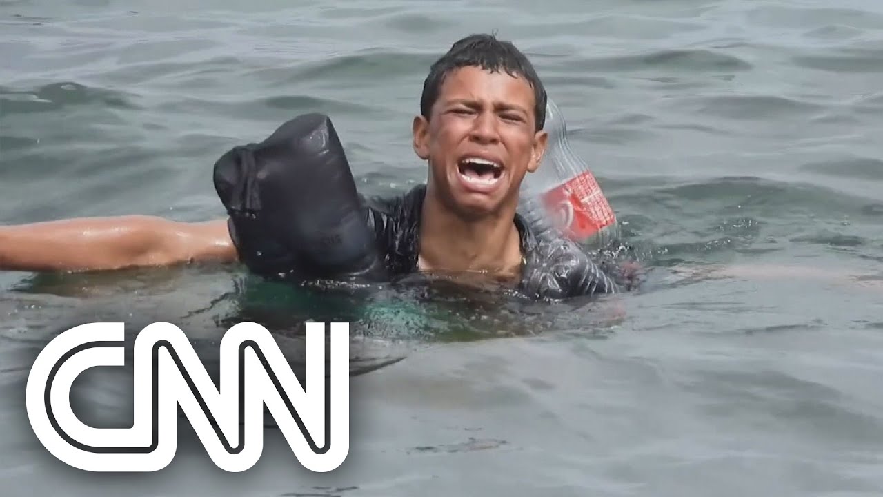 Jovem marroquino faz travessia com boias de plástico | CNN PRIME TIME