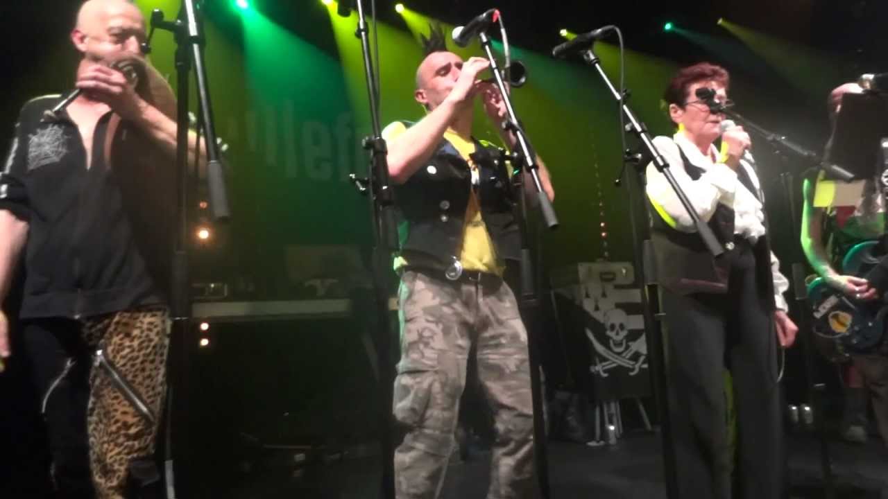 Les Ramoneurs de Menhirs - Menez Daou - Live @ Le Forum Vaureal - 17-03-2012