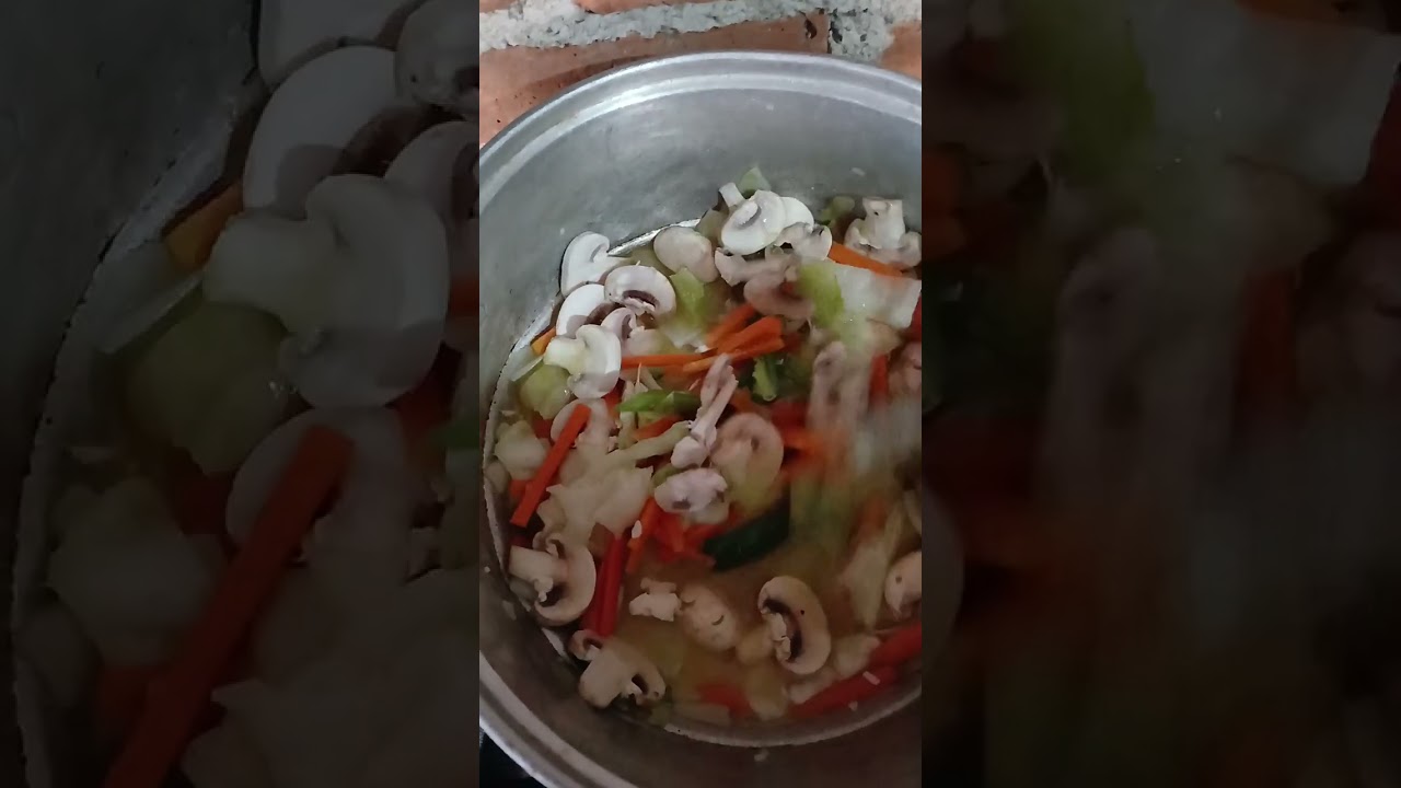 Espagueti con verduras y chuleta ahumada 