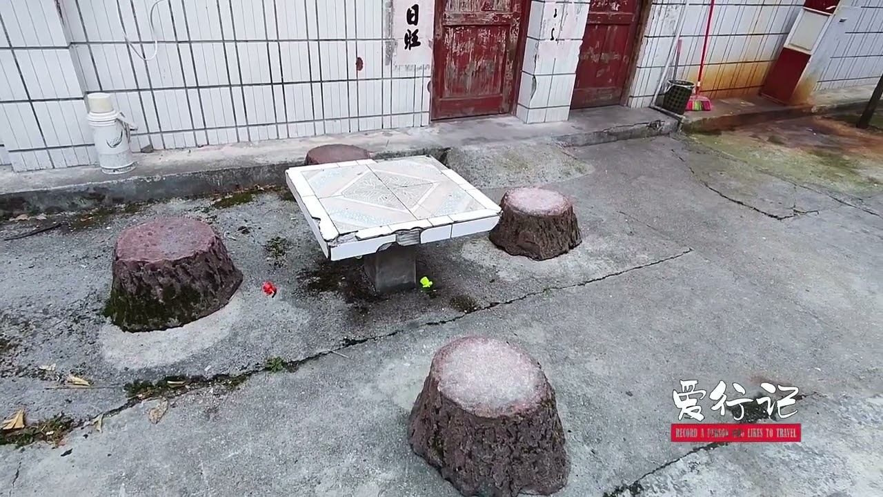 峰洞火车站的站房，被卖给村民，站台上都盖了房 #铁路 #黔桂铁路