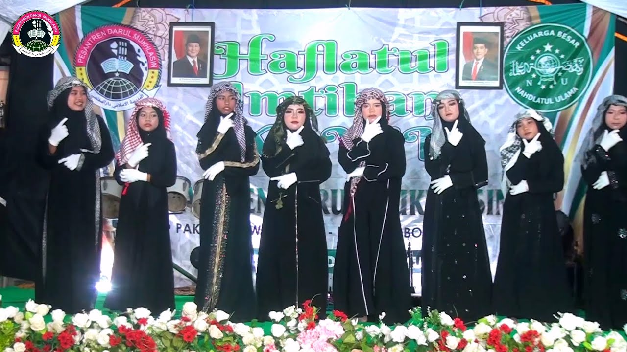 Penampilan santri putri 
