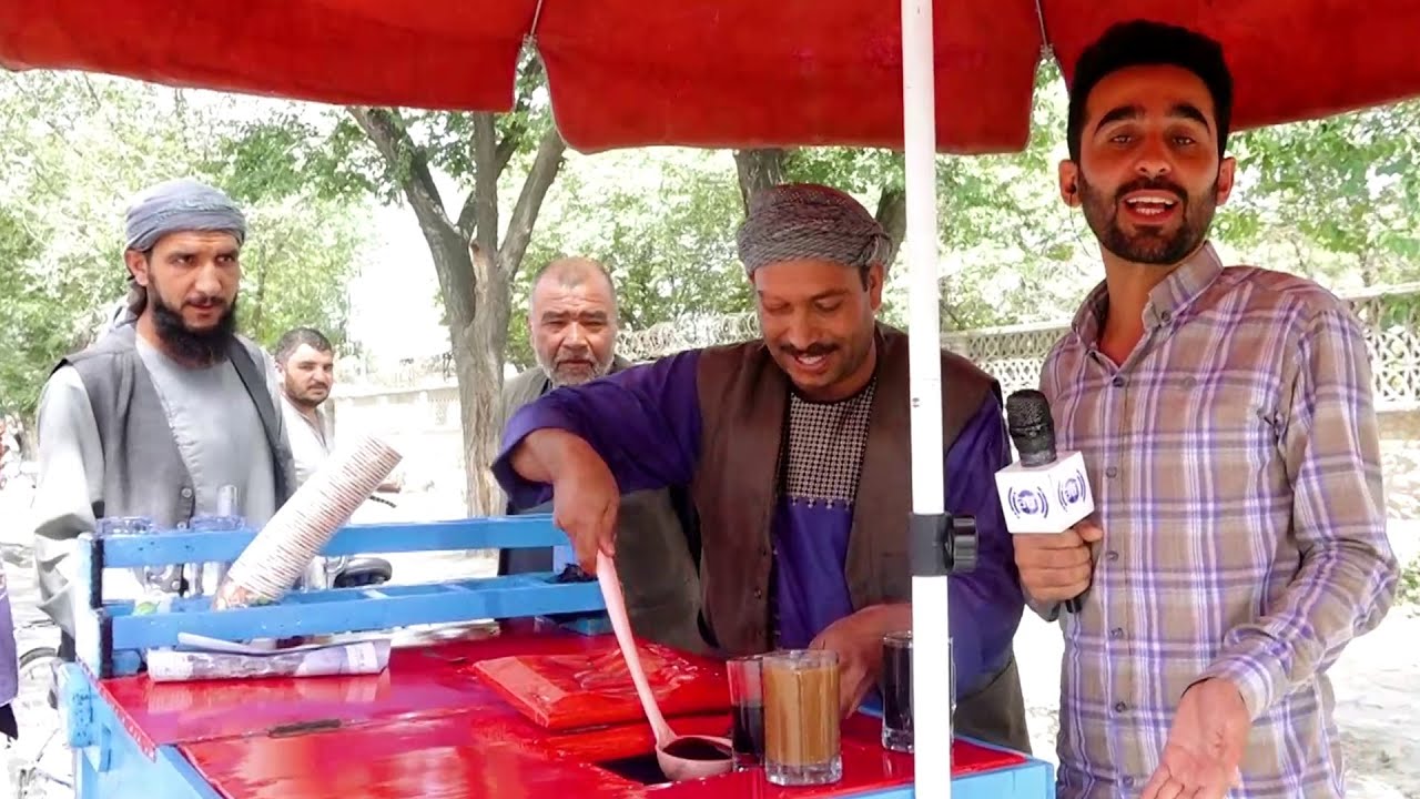 dried apricot juice seller in 1st Street of Karte Char. فروشنده آب کشته و آلبالو ر سرک اول کارته / 4