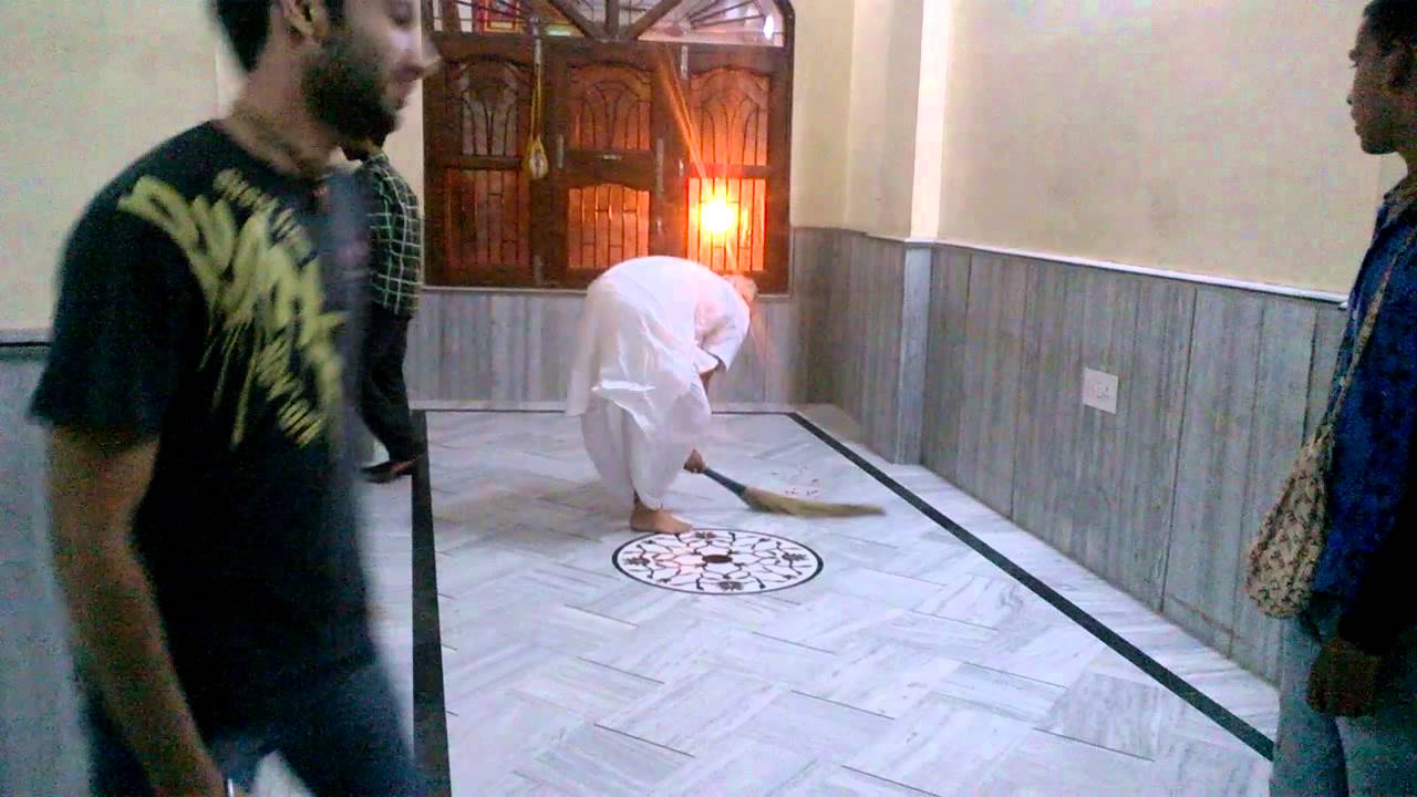 Mohta G pita G Duing Sohni Seva in SNBN Temple