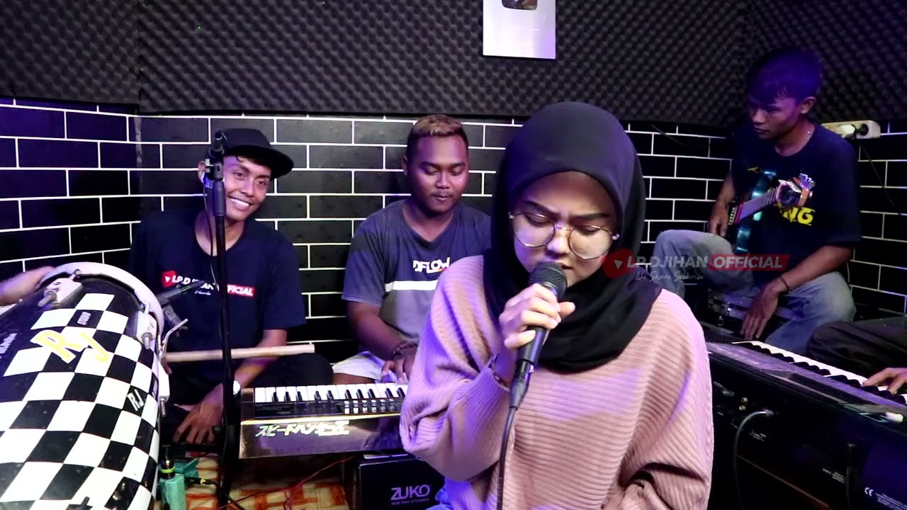 SEGEGEM PASIR DEDE RISTY MUSIK TENGDUNG SANDIWARA VOC. AAN ANISA