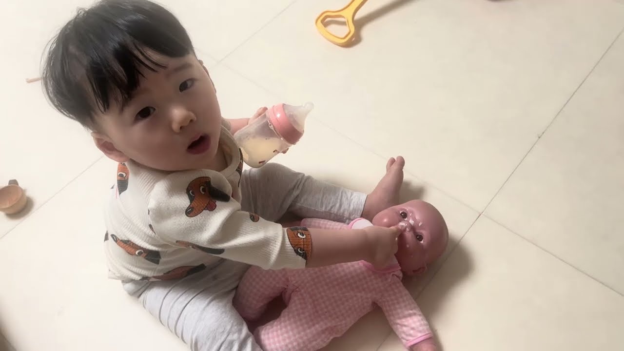 인형애기 맘마주는 애기 ㅠㅠㅋㅋ