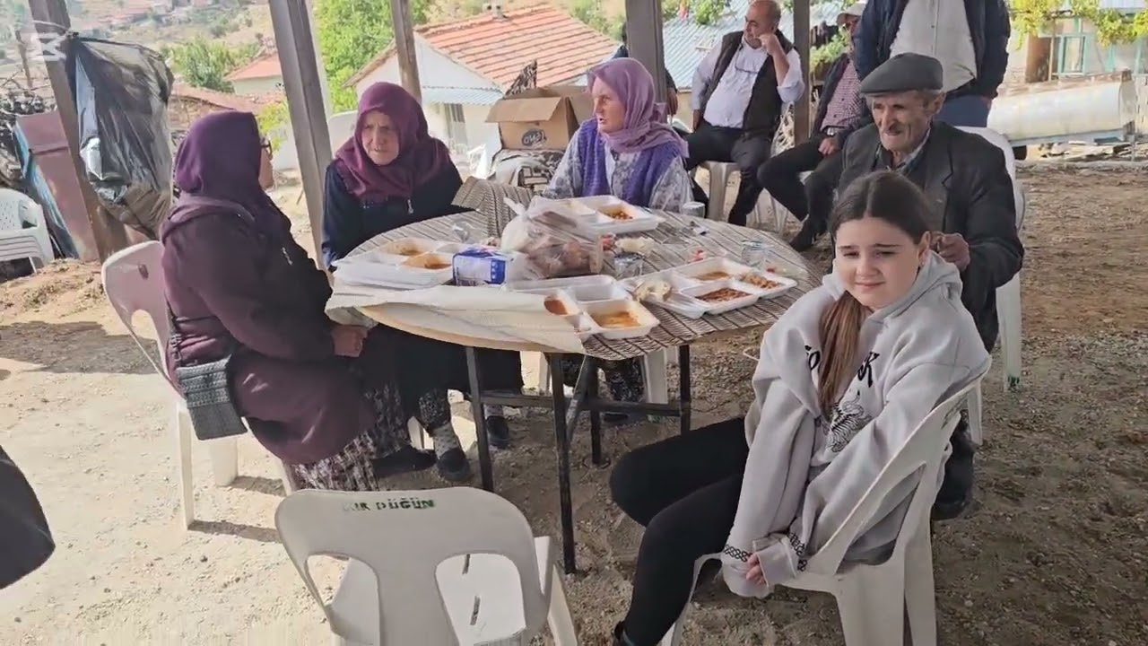 DEMİRCİ'nin AHATLAR KÖYÜNDE MERHUM POLİS MEMURU HAKAN KORKMAZ'IN HAYR YEMEĞİNDEN GÖRÜNTÜLER 