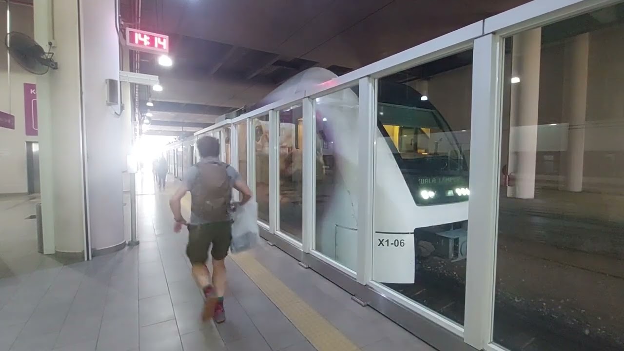Siemens Desiro ET425M Set X1-06 departing KLIA T2 with friendly driver