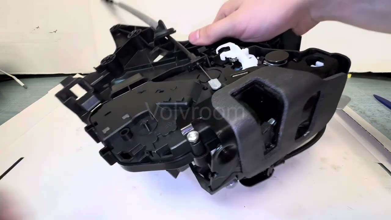 Door lock repair Volvo v70 P3. Replacing electrical motor, right back (no audio)