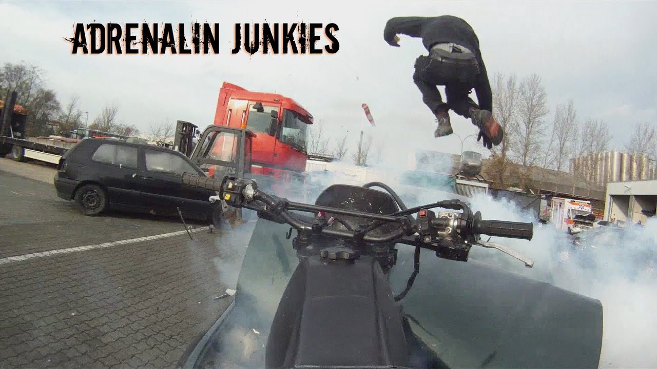 Frontalcrash mit Motorrad - Adrenalin Junkies 36
