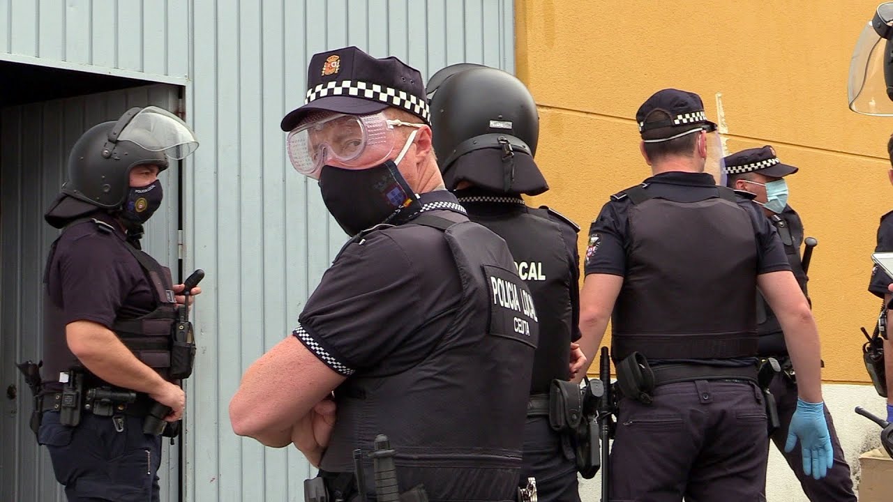 La Policía interviene en ‘La Libertad’ tras una escalada de tensión por las salidas y repatriaciones